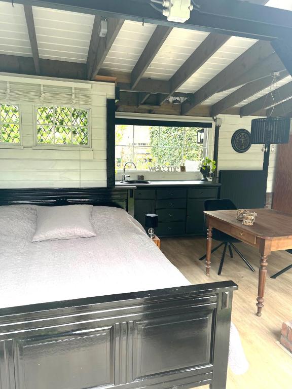 De Drentse Rust - Suite With Garden View