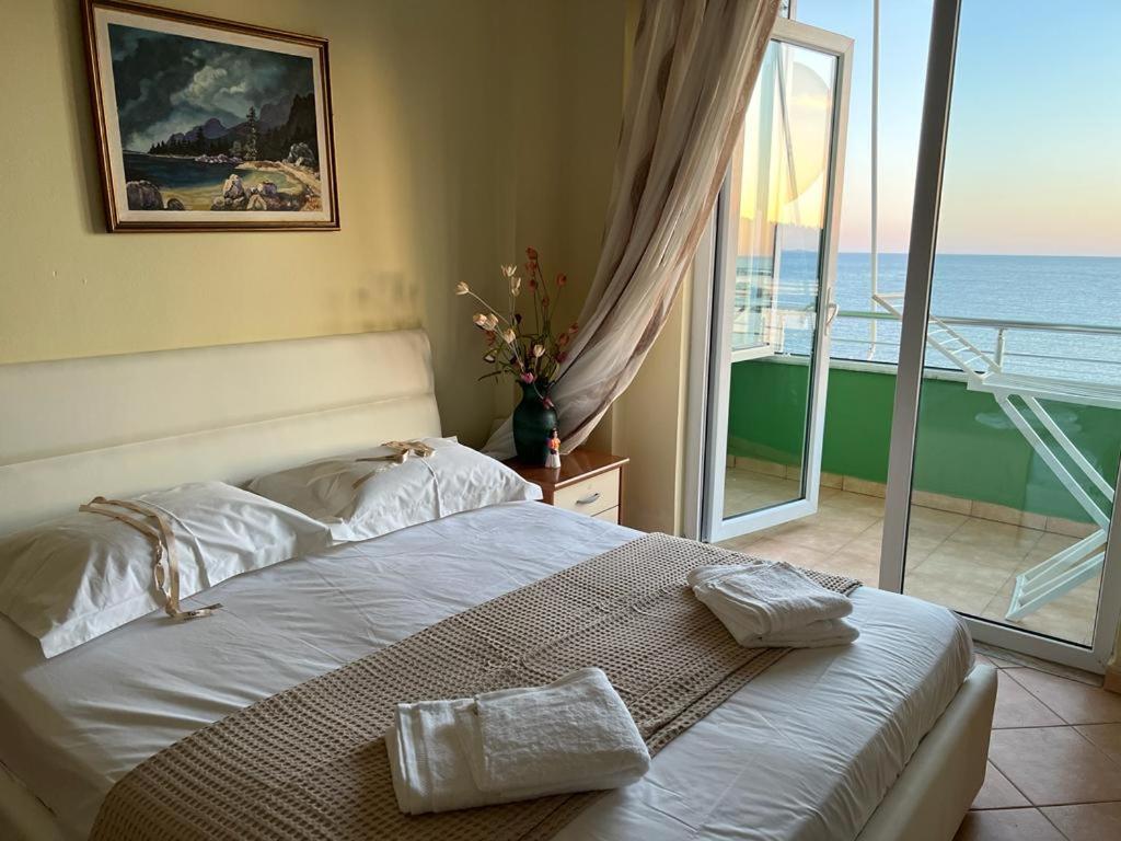 Stunning Sea View Apartment - Image 6