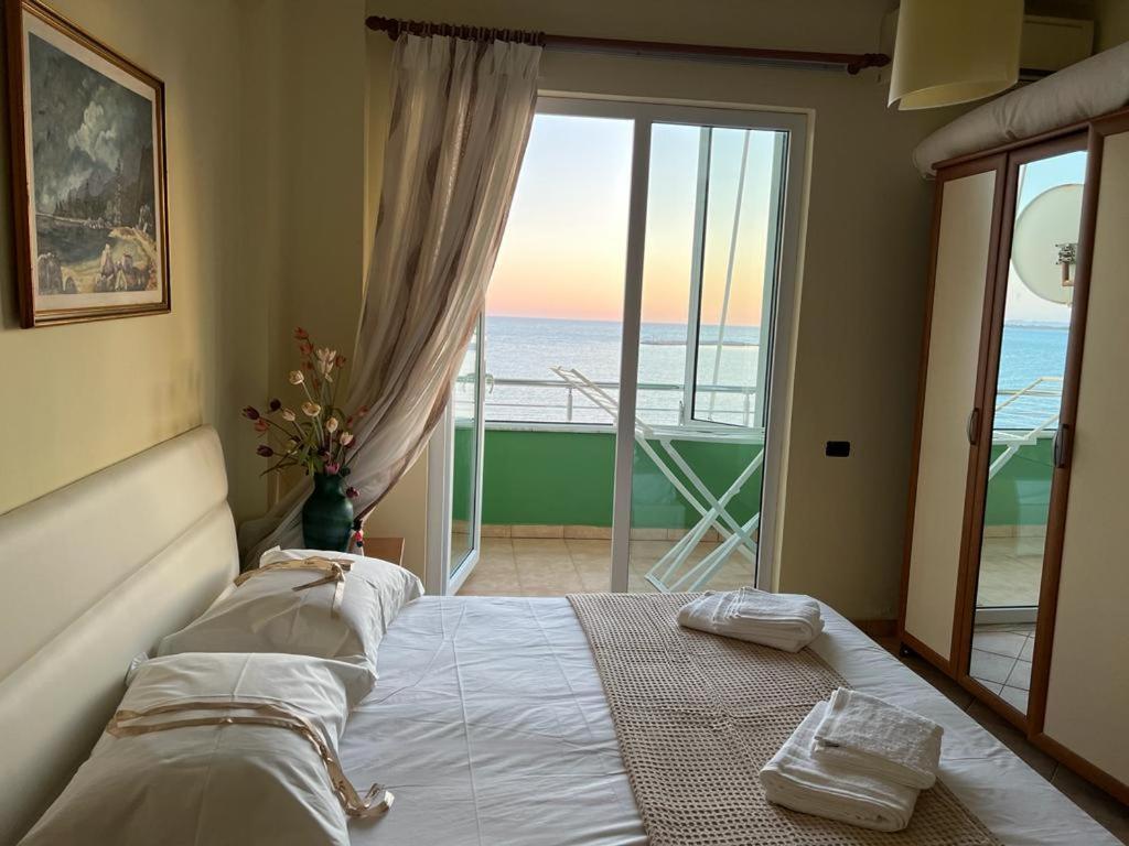 Stunning Sea View Apartment - Image 2
