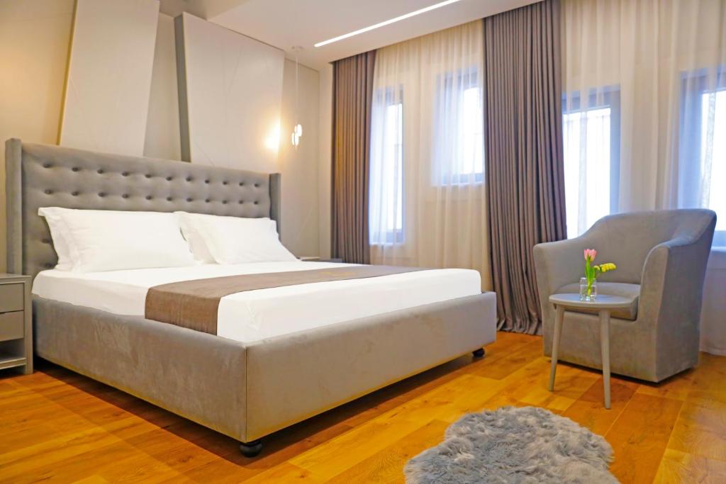 Postel nebo postele na pokoji v ubytování Mark Hotel Tirana