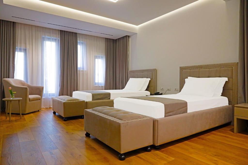 Postel nebo postele na pokoji v ubytování Mark Hotel Tirana