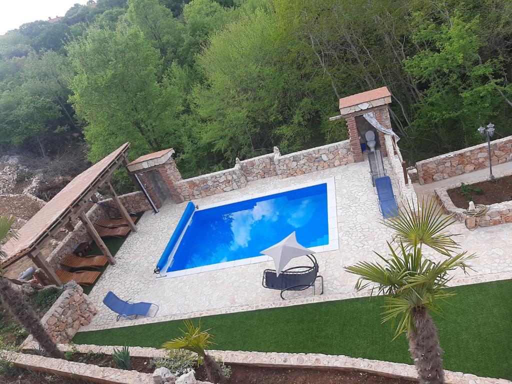 an aerial view of a swimming pool in a yard at Jelica in Polje