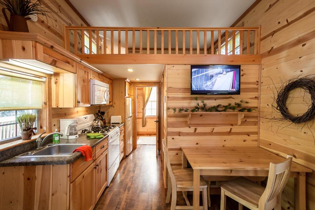 Pine Haven - Cottage Fronte Lago Con Loft (Animali Ammessi)