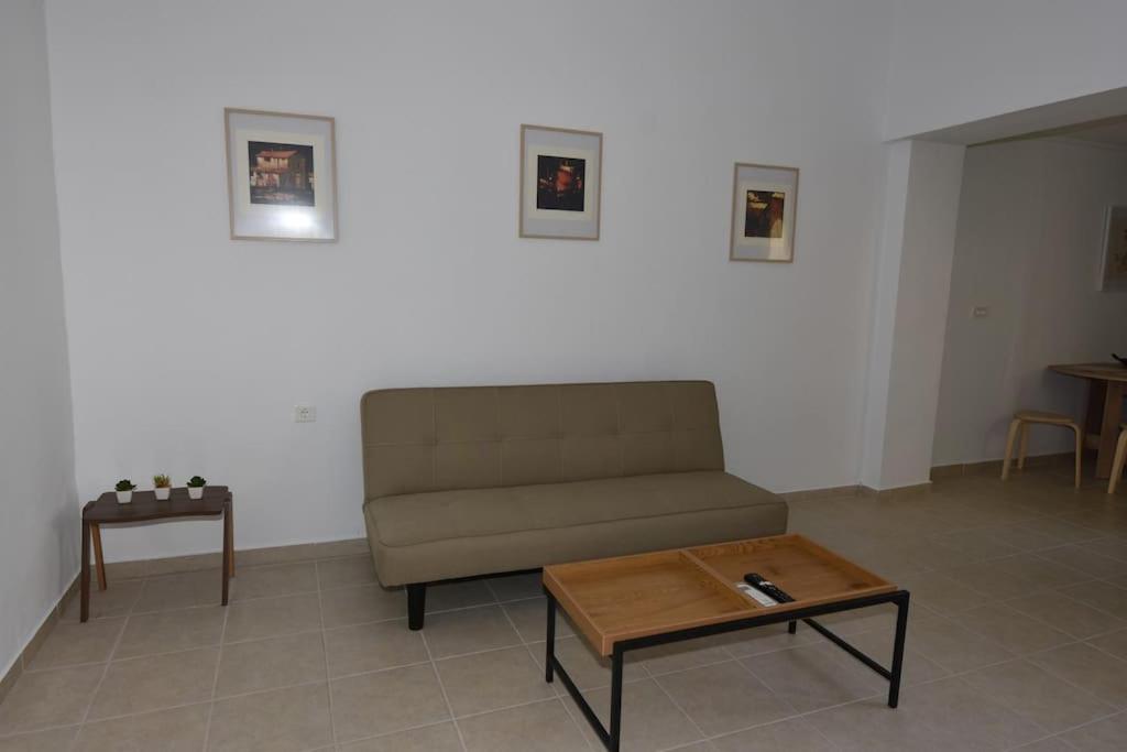 Część wypoczynkowa w obiekcie Ηermes Apartment - 3