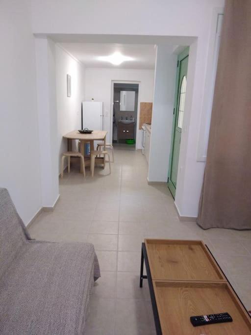Część wypoczynkowa w obiekcie Ηermes Apartment - 3