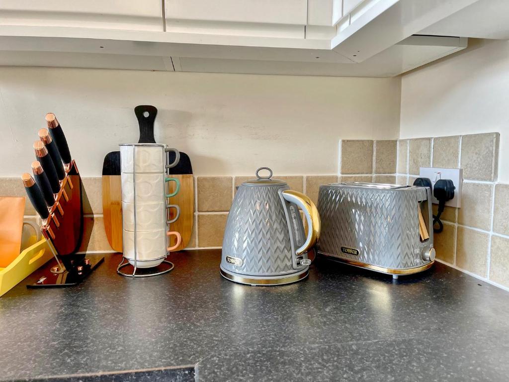 Beautiful chic apartment, lift, views & parking 4