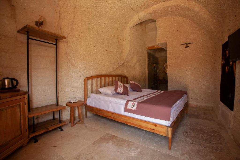 Postel nebo postele na pokoji v ubytování Narcissos Cave