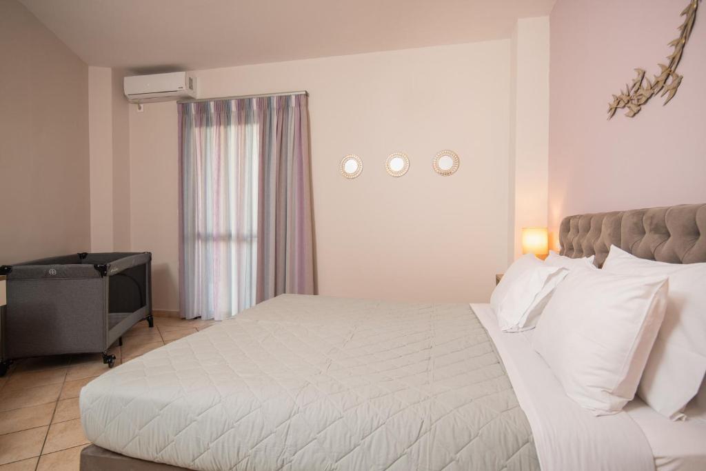 Postel nebo postele na pokoji v ubytování Koukos Loft Apartments