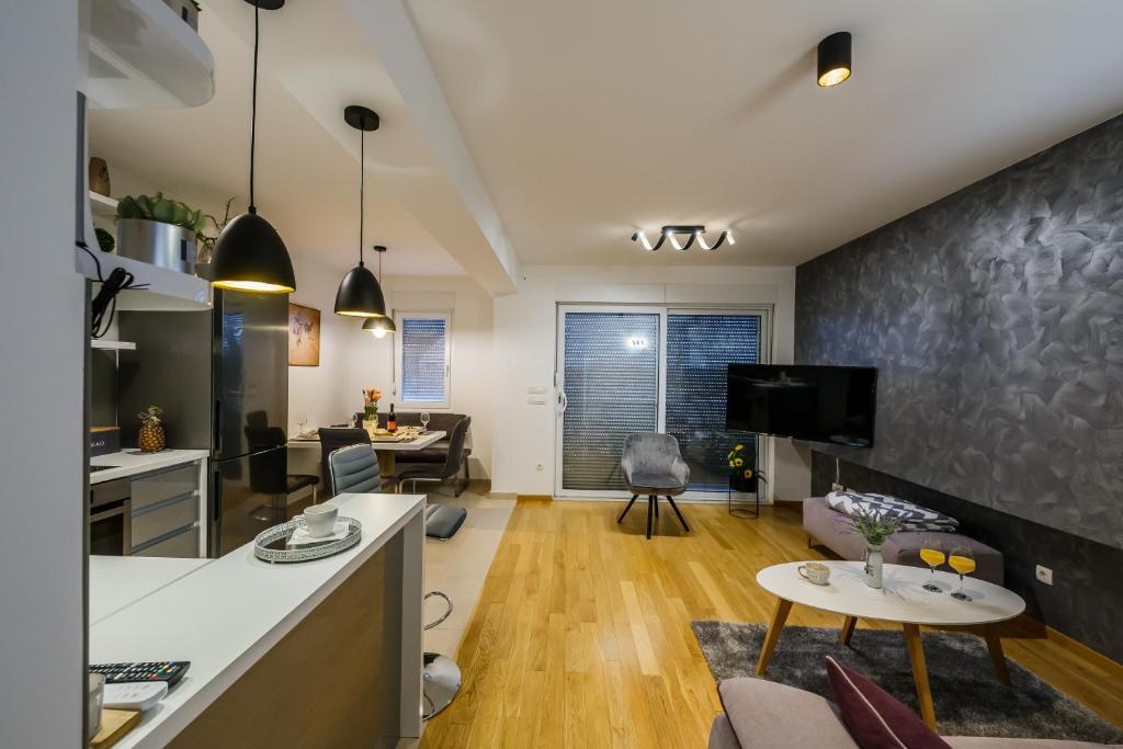Televízia a/alebo spoločenská miestnosť v ubytovaní Apartment Angels