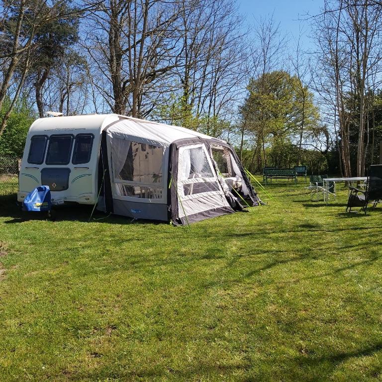 a tent sitting in the grass in a field at Caravane Les Fontenelles in Saligny-sur-Roudon