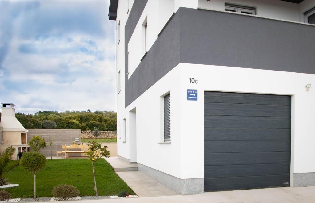 Budova, v ktorej sa apartmán nachádza