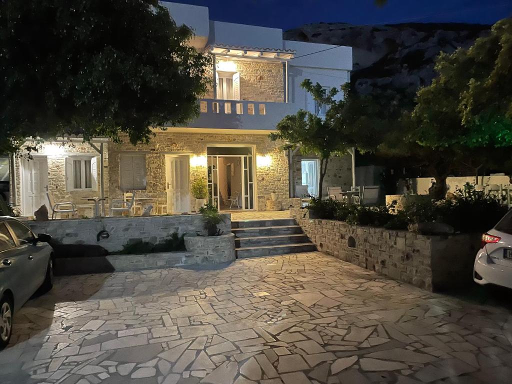 a house with a stone driveway in front of it at Villa Sylvia in Matala