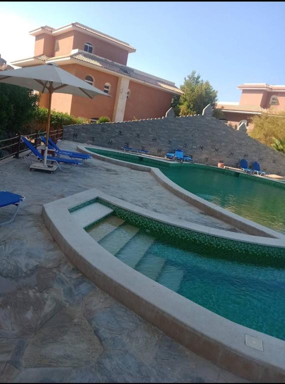 Bassein majutusasutuses Beautiful studio with sea view and pool view või selle lähedal