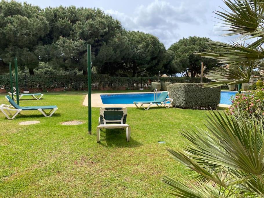 Bazén v ubytovaní Marbella Cabopino golf and beach only Adults alebo v jeho blízkosti