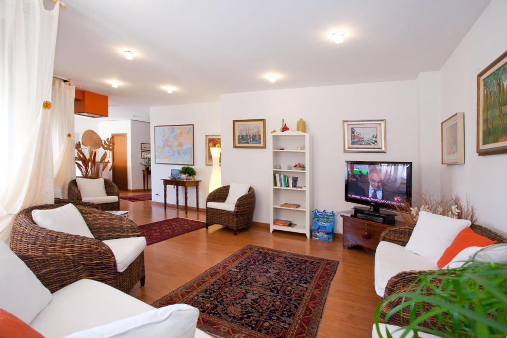 TV a/nebo společenská místnost v ubytování Hotel Telenia