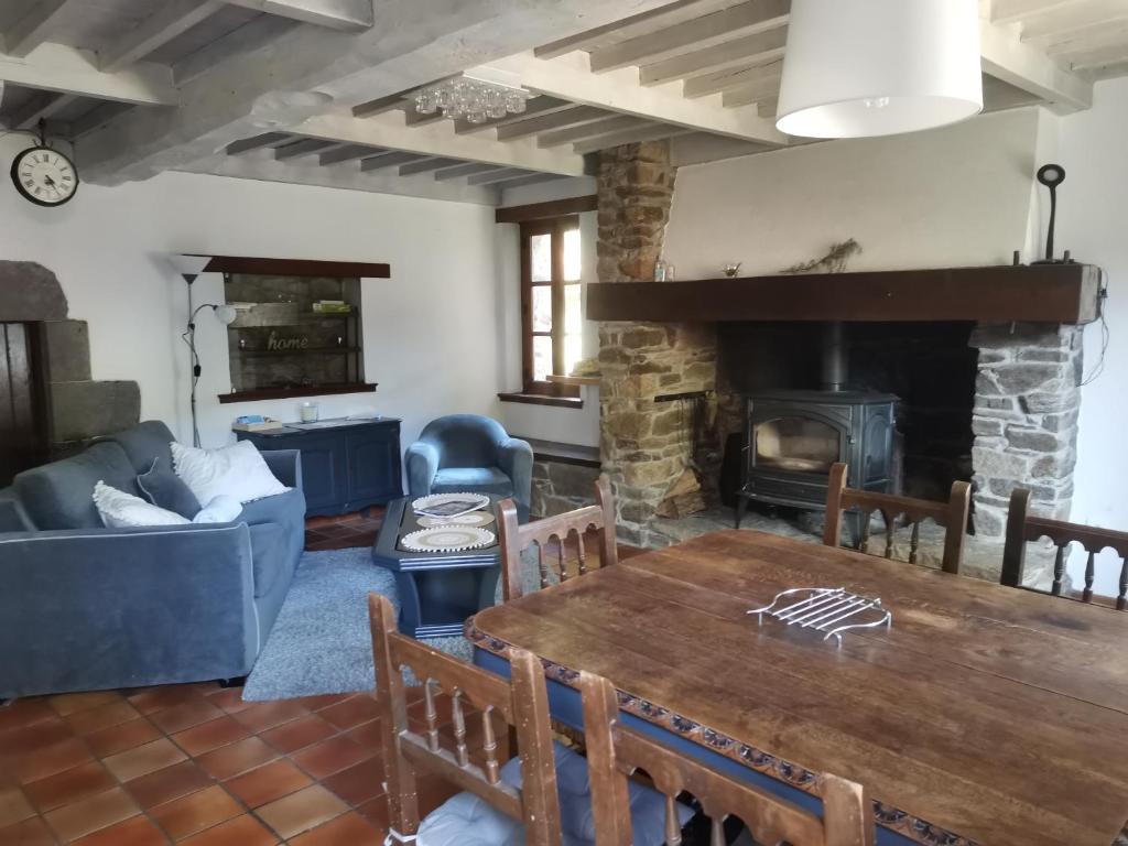 Gite des Cotes de Sioule - Maison De Trois Chambres