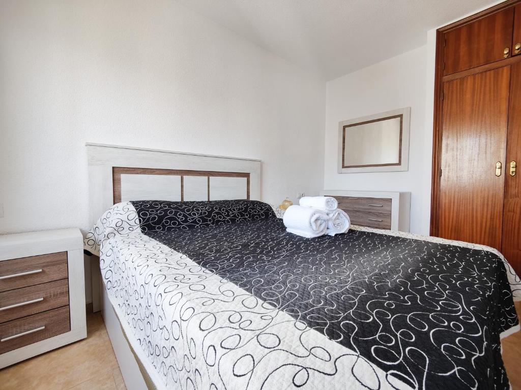 Postel nebo postele na pokoji v ubytování GERONA sea view apartments