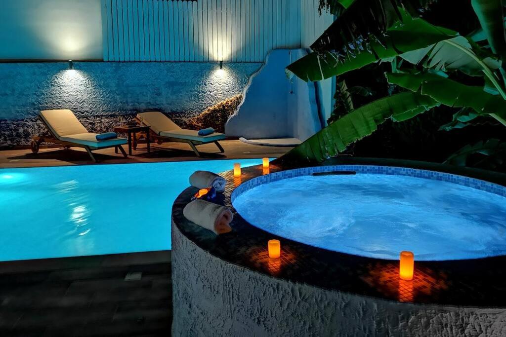 Bazén v ubytování Valantas Garden Suite nebo v jeho okolí
