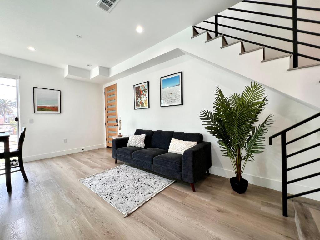 Χώρος καθιστικού στο Hollywood Art Gallery House - Iconic LA Views
