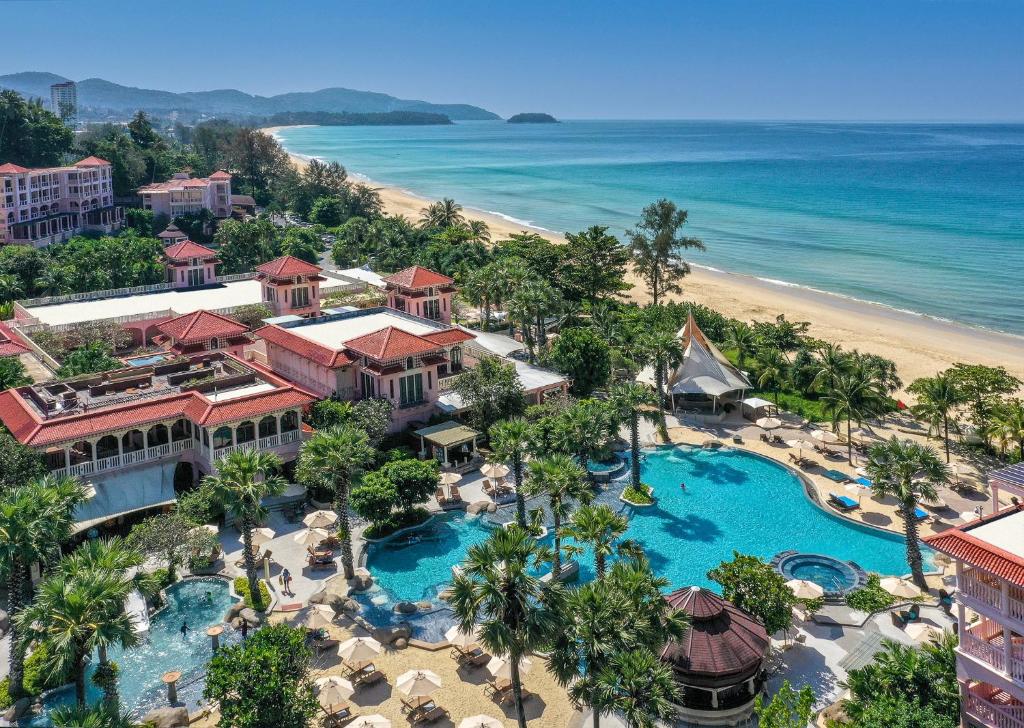 Et luftfoto af Centara Grand Beach Resort Phuket - SHA Plus