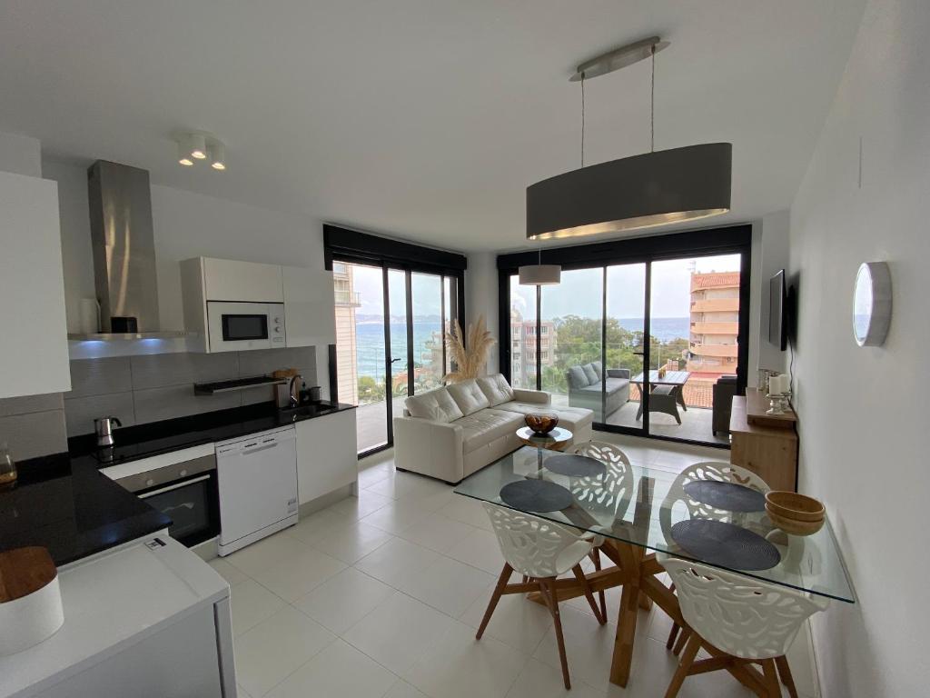 Kuchyň nebo kuchyňský kout v ubytování Calpe Beach 2 sea view & Ifach