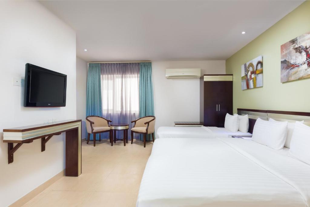 Postel nebo postele na pokoji v ubytování Centara Life Muscat Dunes Hotel