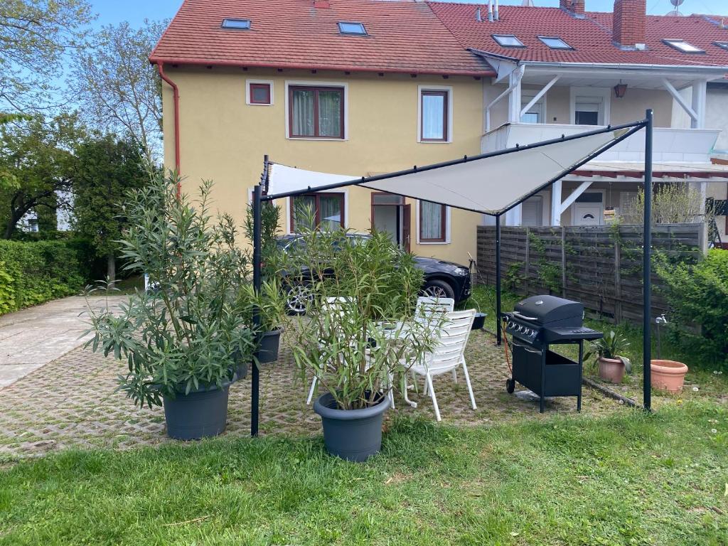 Vonkajšia záhrada v ubytovaní Home Sweet Apartment XL
