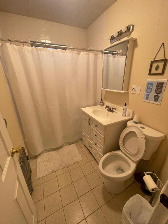 25 Ellis Av - Three-Bedroom House