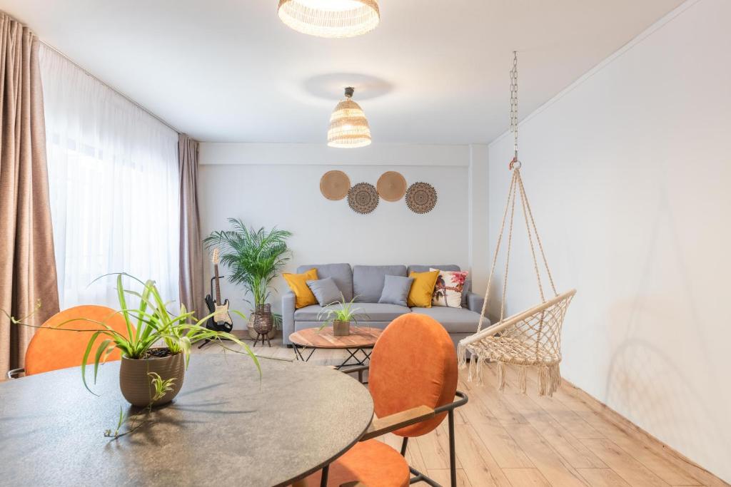 Posezení v ubytování Boho Chic Apartment Under Acropolis