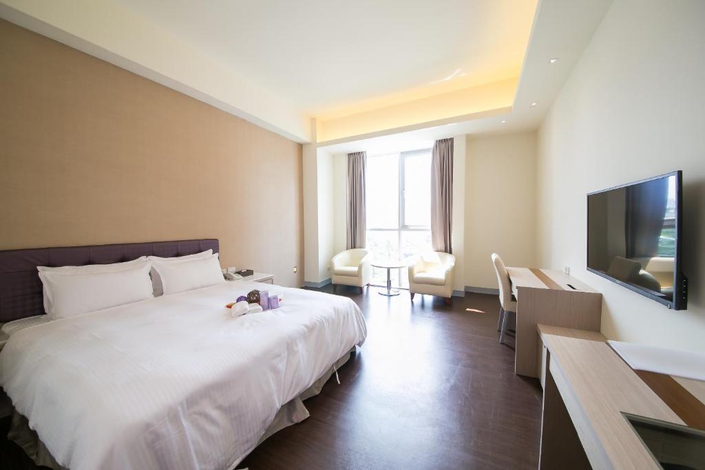 TV a/nebo společenská místnost v ubytování Sunseed International Villa Hotel