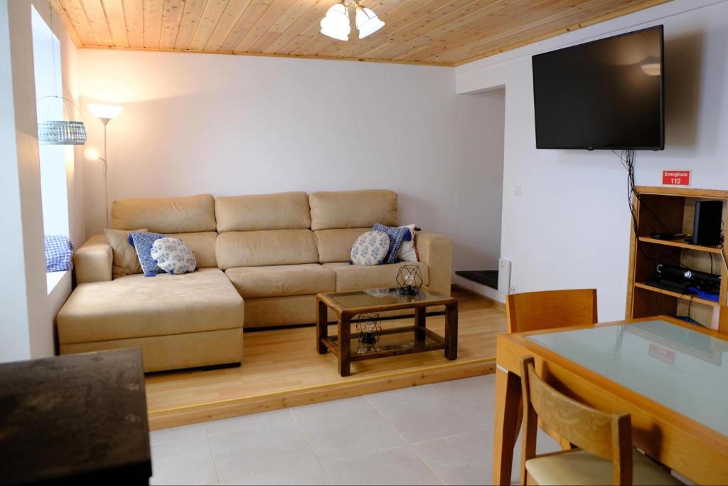 a living room with a couch and a table at A Toca in Nordeste