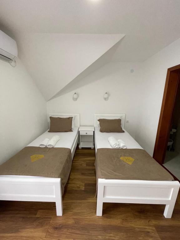 Rooms5E - Habitación Doble Con Balcón