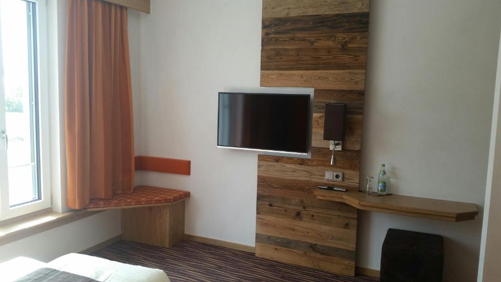 TV a/nebo společenská místnost v ubytování Alpenflair Hotel