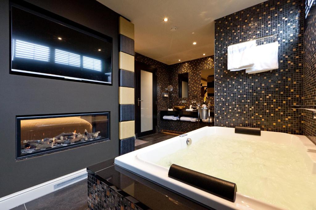 
Executive Suite with Spa Bath (2 Adults)
