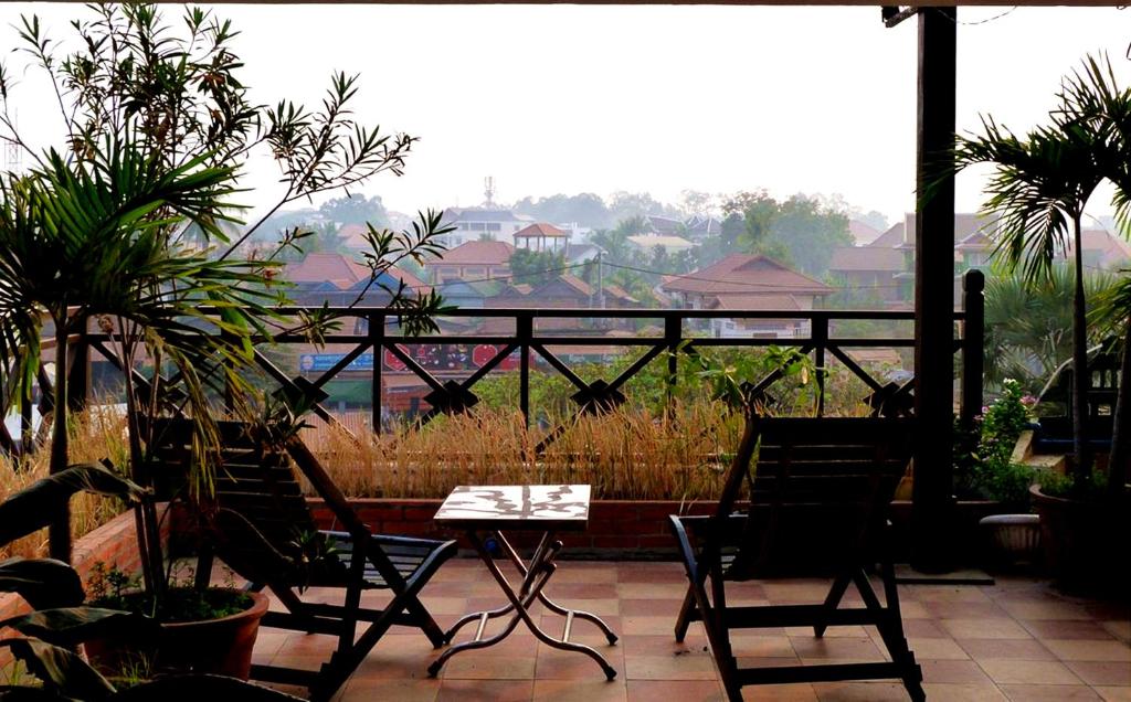 Balkón nebo terasa v ubytování Siem Reap Riverside Hotel