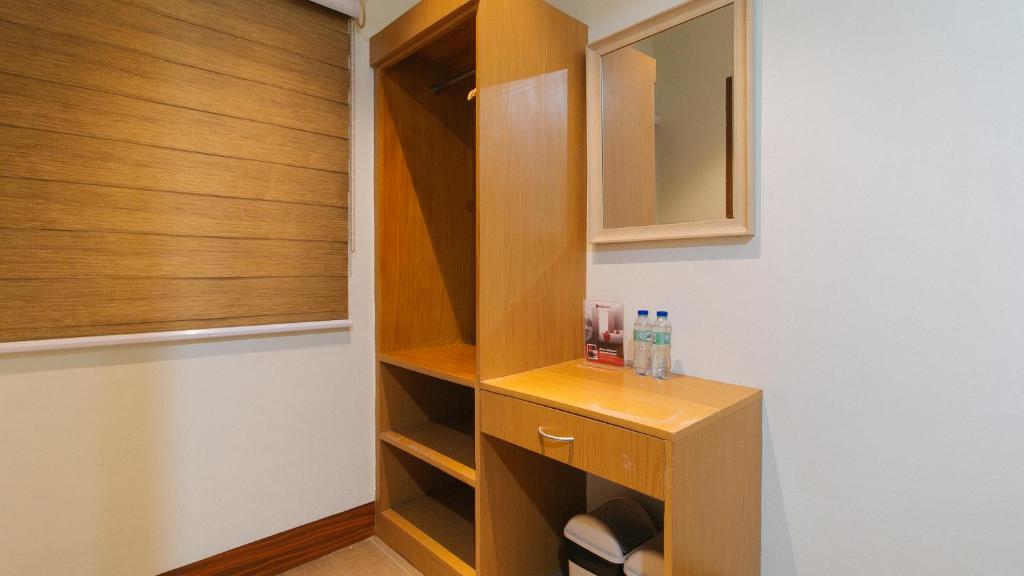RedDoorz Premium @ Nick Hotel Gerona Tarlac - Superior Double Room