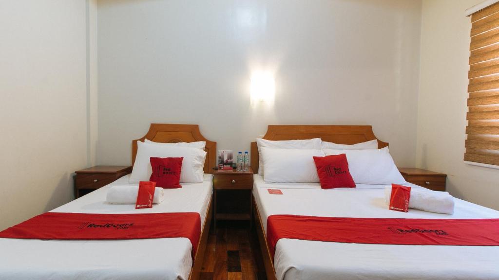 RedDoorz Premium @ Nick Hotel Gerona Tarlac - Deluxe Room