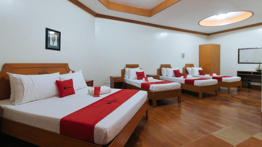 RedDoorz Premium @ Nick Hotel Gerona Tarlac - Superior Suite