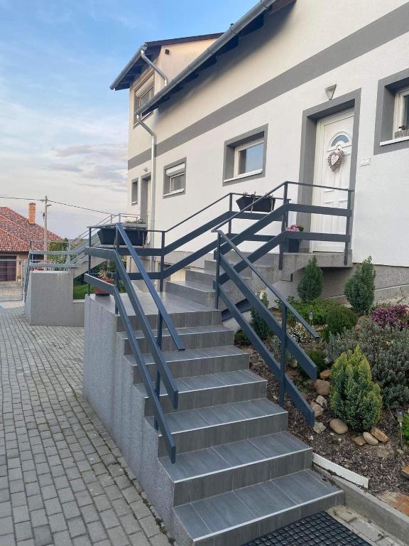 Budova, v ktorej sa apartmán nachádza