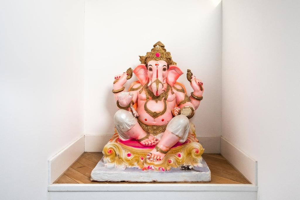 a statue of aitating deity in a room at Het Lichthuis in Zandvoort