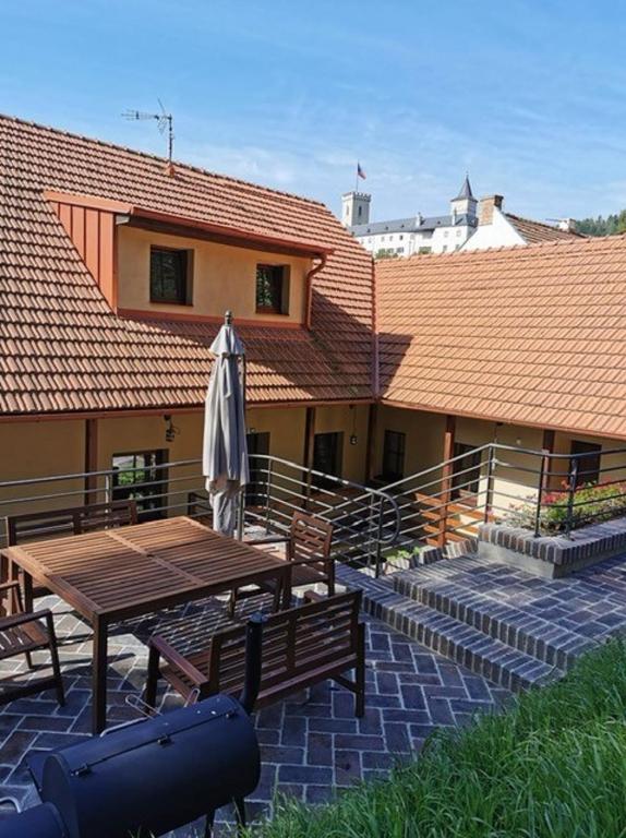 Zgradba, v kateri se nahaja aparthotel