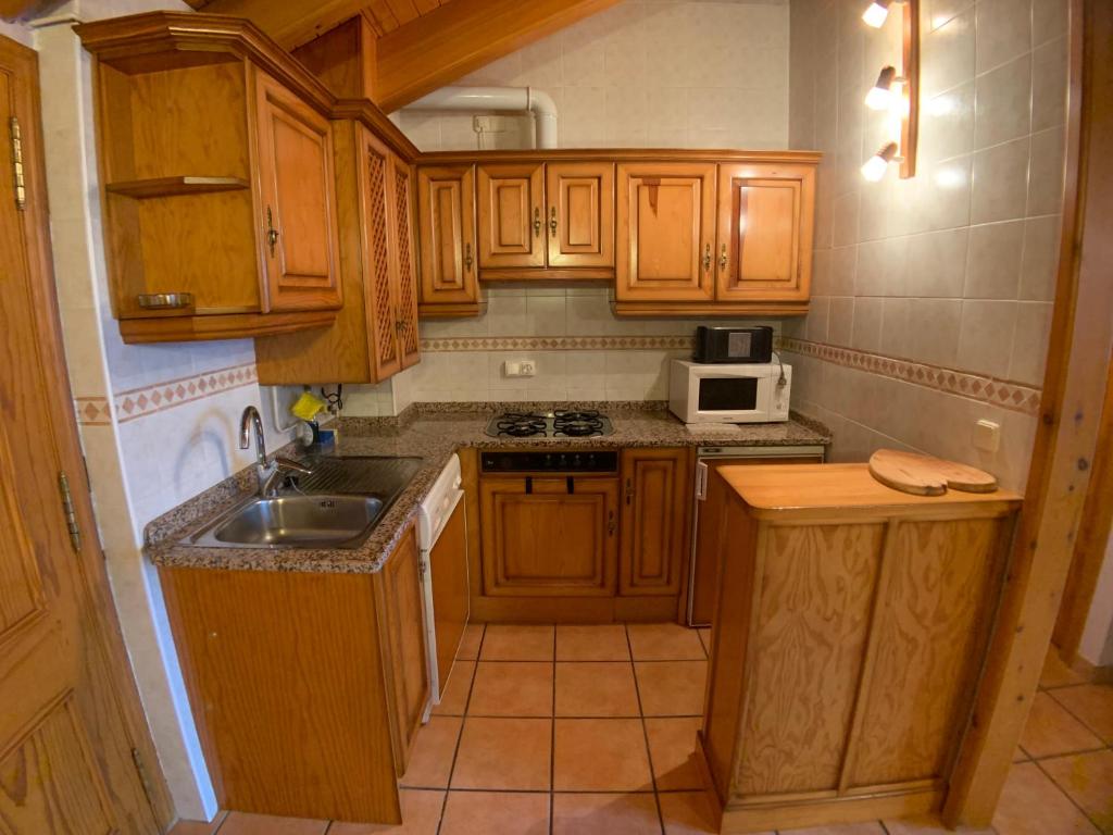 Kuchyň nebo kuchyňský kout v ubytování C11 - Apartamento Casa Llorgodo 2 - Villmor