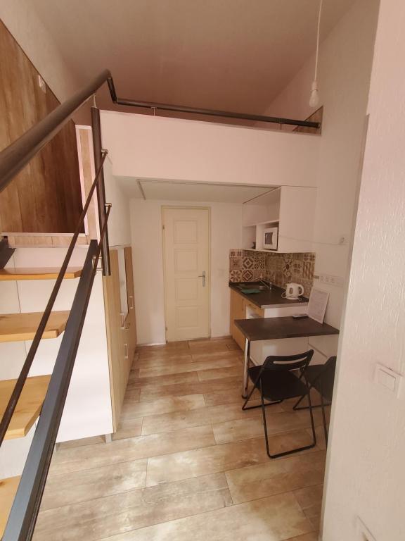Economy Rooms and Apartments - One-Bedroom Apartment