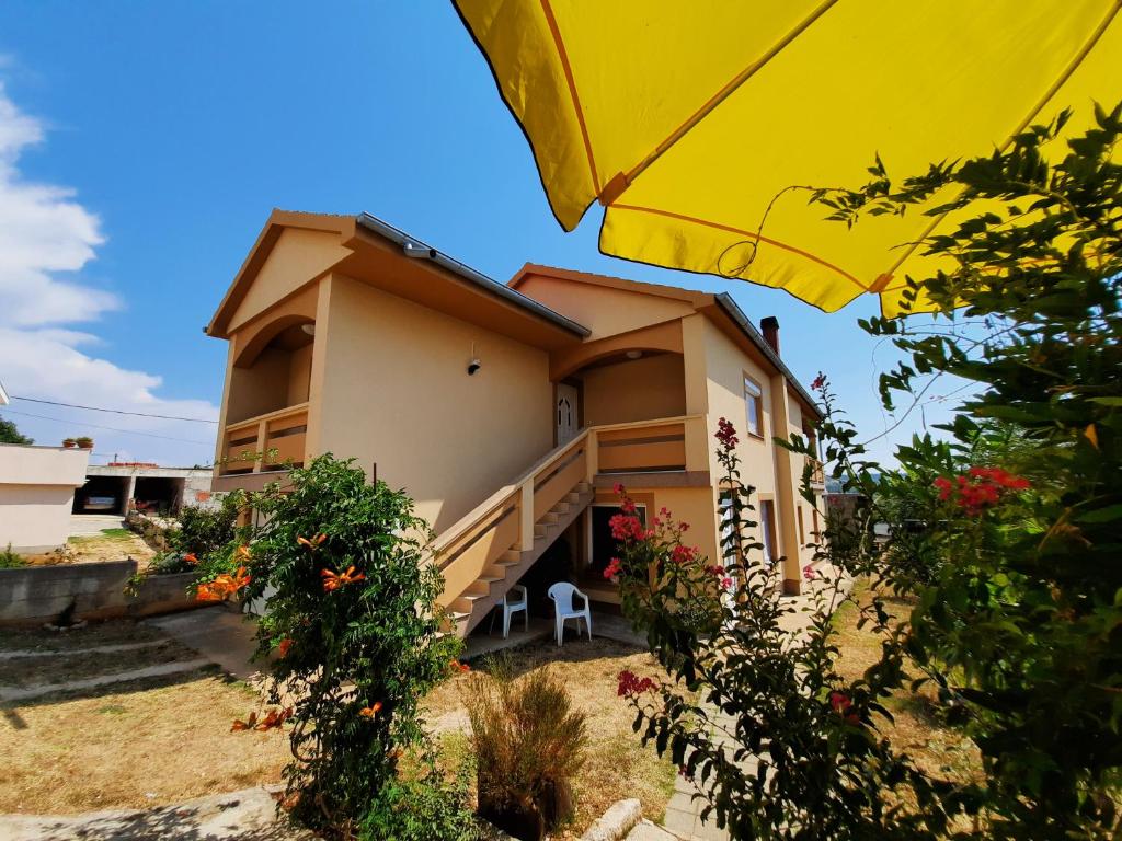Budova, v ktorej sa apartmán nachádza
