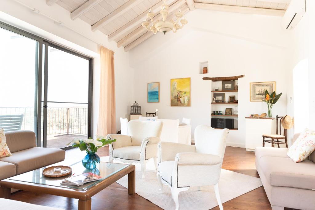 Χώρος καθιστικού στο Feána Home by 8essentially