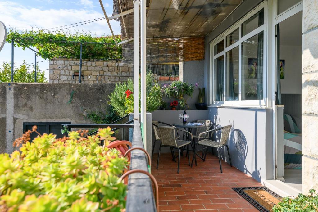 Balkón nebo terasa v ubytování Apartment Rosehip