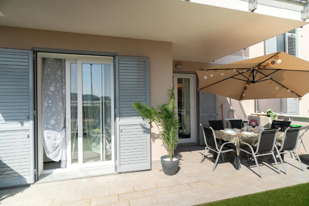 Patio nebo venkovní prostory v ubytování Loano-Marina Spiaggia, mare, a 5 stelle