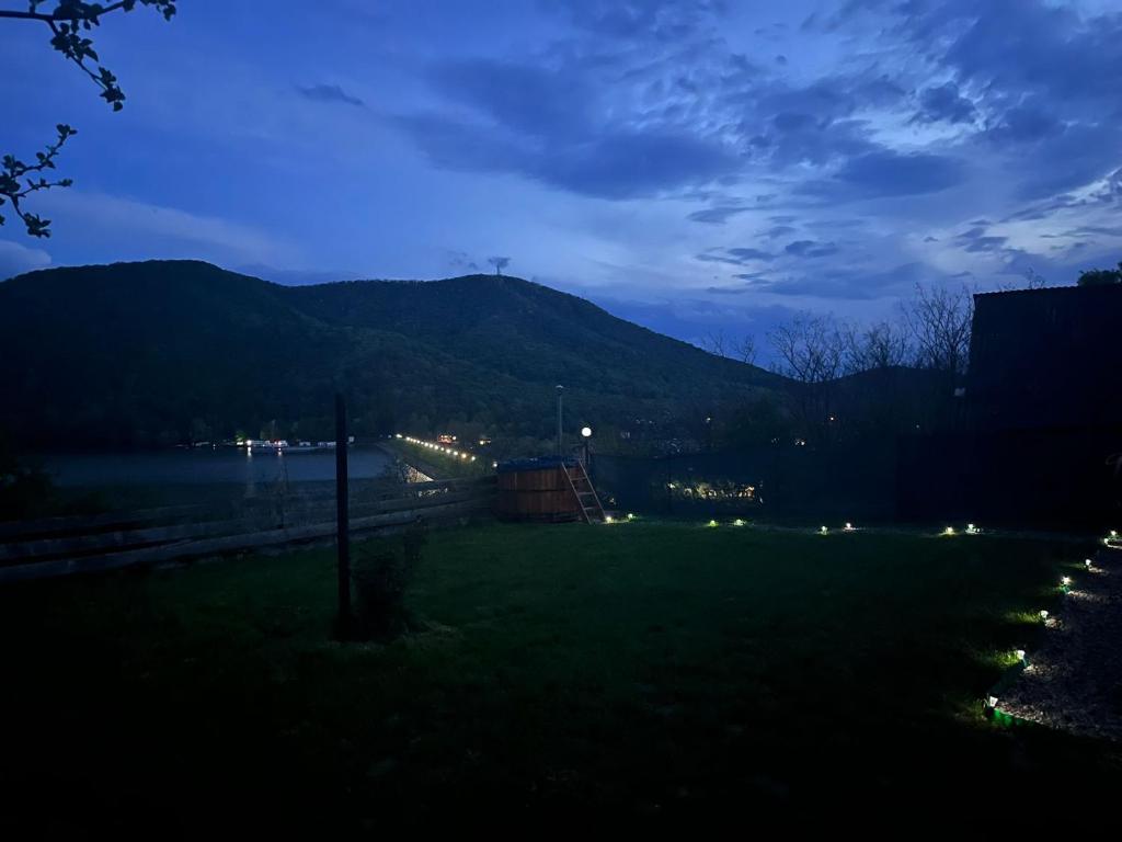 Booking.com: Entire Chalet, Amazing Panoramic View of Calinesti Oas Lake ,  Călineşti-Oaş, Romania - 12 Giudizi degli ospiti . Prenota ora il tuo hotel!