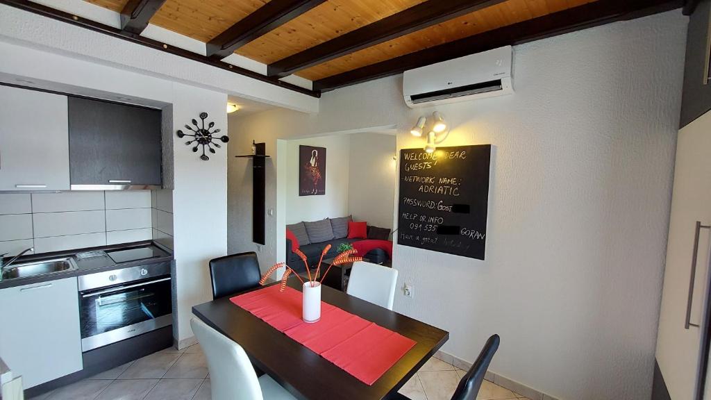 Kuchnia lub aneks kuchenny w obiekcie Apartment Červar