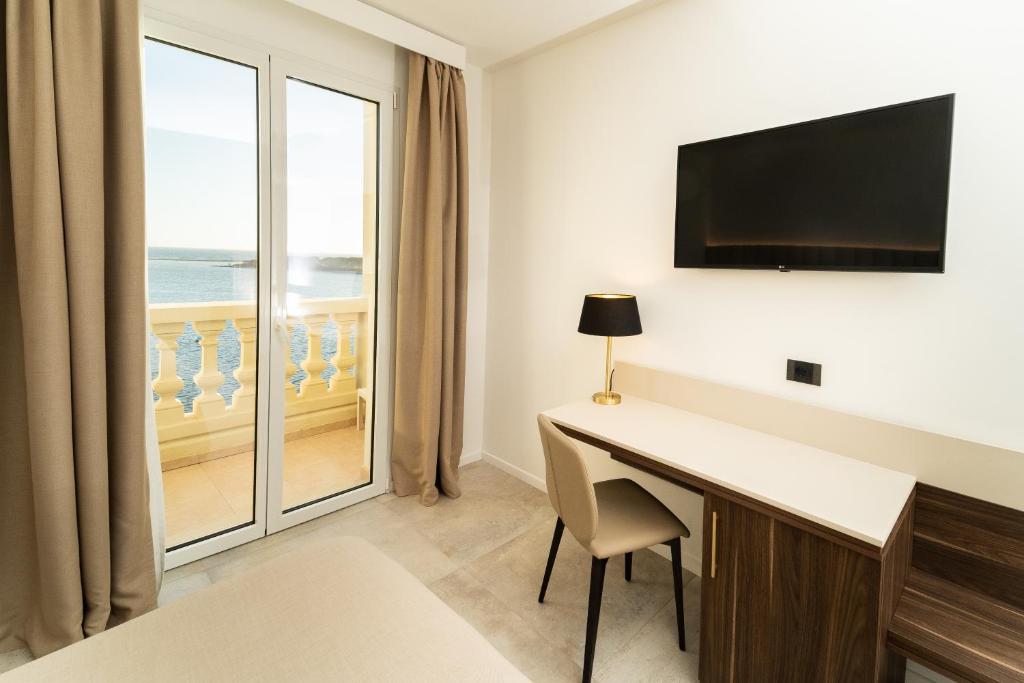 TV a/nebo společenská místnost v ubytování Hotel Falli